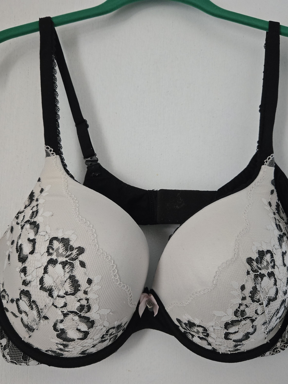 Victoria's Secret - Black and White Lace Push-Up Bra